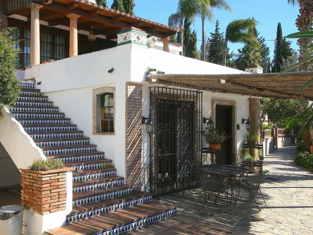 8 Bedrooms Villa in Mijas