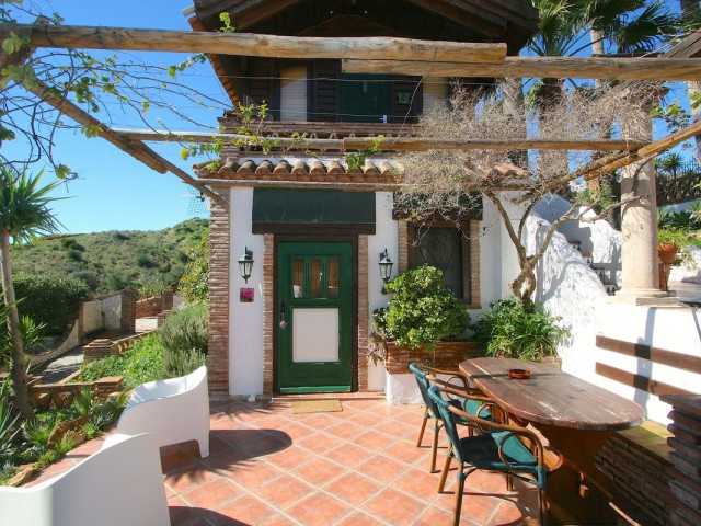 8 Bedrooms Villa in Mijas