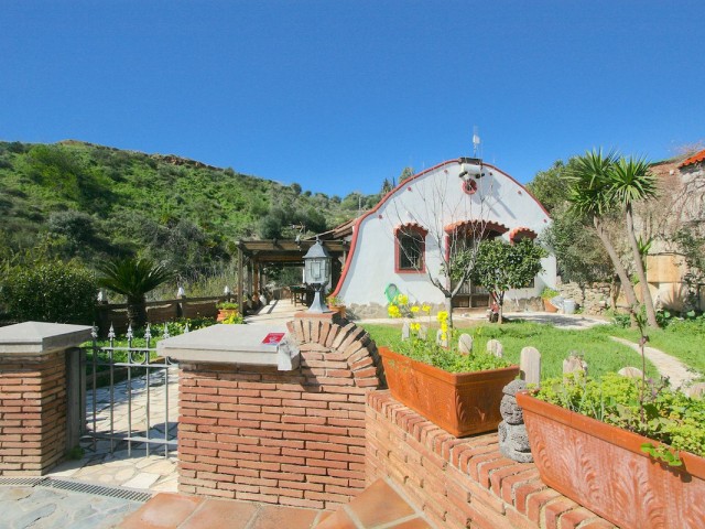 8 Bedrooms Villa in Mijas