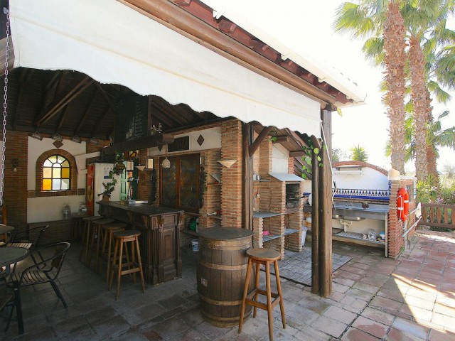 8 Bedrooms Villa in Mijas