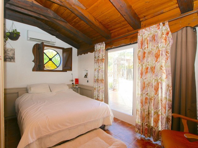 8 Bedrooms Villa in Mijas