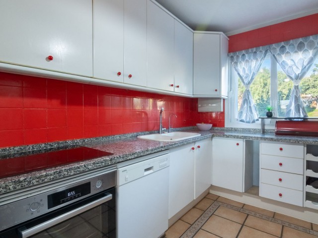 Maison mitoyenne avec 4 Chambres  à Estepona