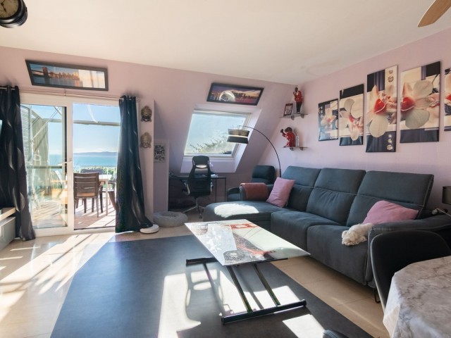 Maison mitoyenne avec 4 Chambres  à Estepona