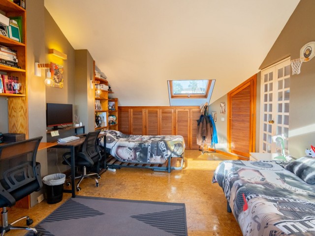 Adosado con 4 Dormitorios  en Estepona