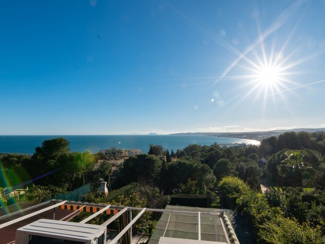 Adosado con 4 Dormitorios  en Estepona