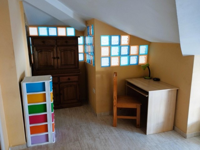 Villa con 5 Dormitorios  en Torremolinos