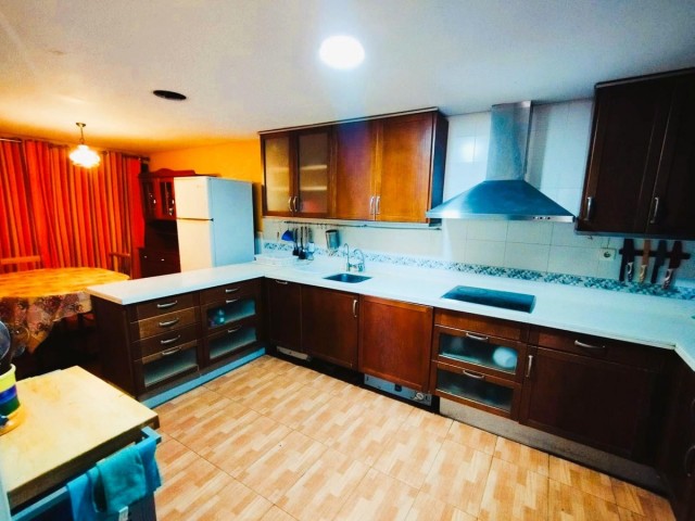 Villa avec 5 Chambres  à Torremolinos