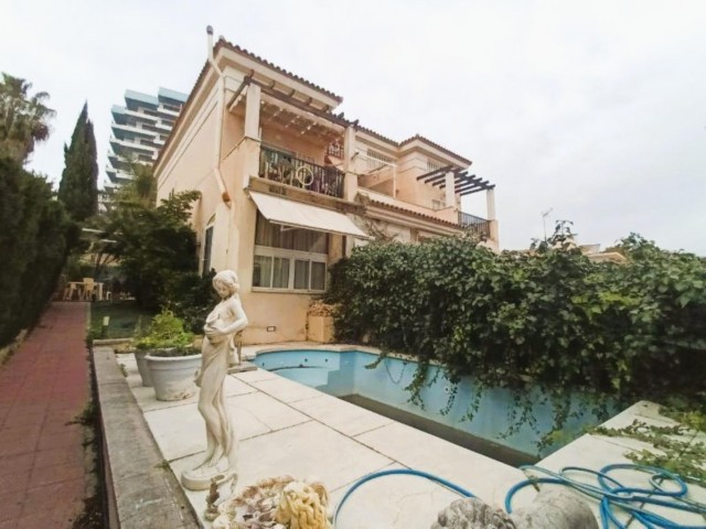 Villa avec 5 Chambres  à Torremolinos