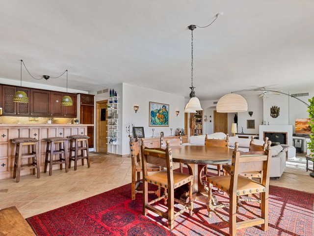 2 Bedrooms Villa in Benahavís