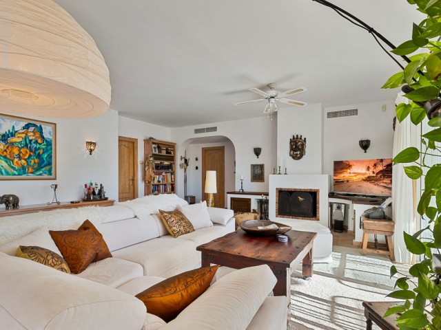 2 Bedrooms Villa in Benahavís