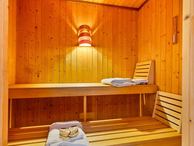 2 Bedrooms Villa in Benahavís