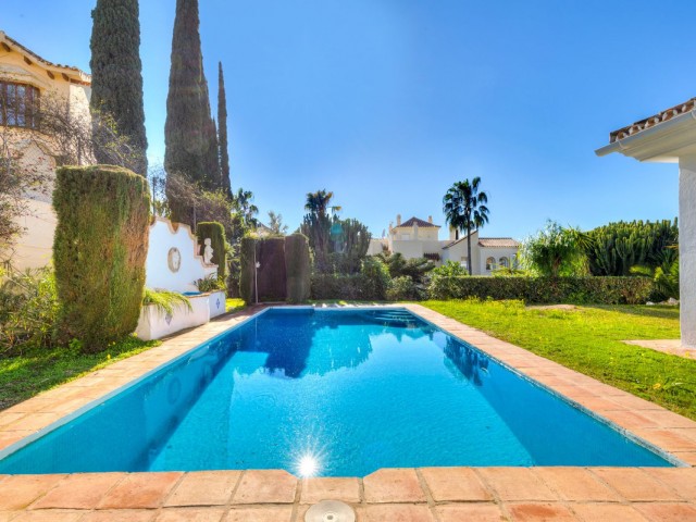2 Bedrooms Villa in Benahavís