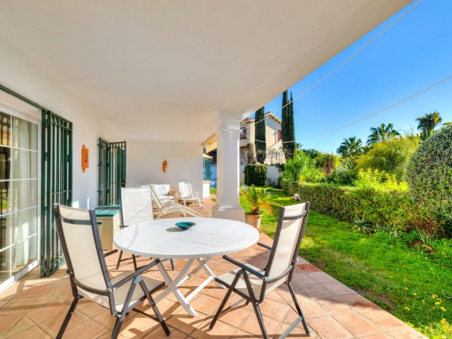 2 Bedrooms Villa in Benahavís