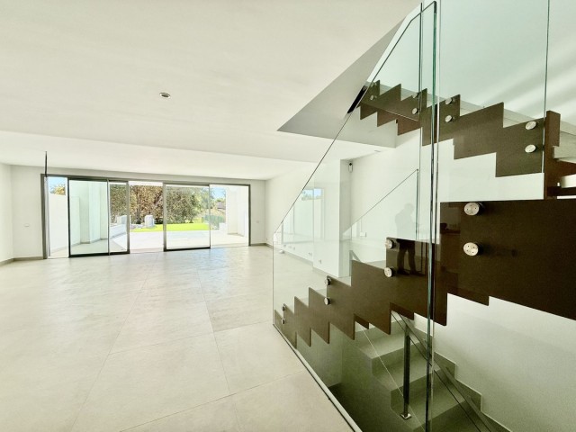 4 Makuuhuoneen Rivitalo San Pedro de Alcántara