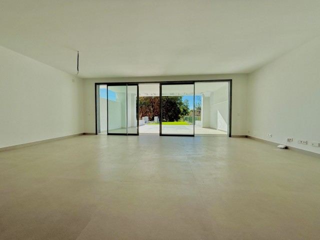 4 Makuuhuoneen Rivitalo San Pedro de Alcántara