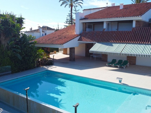 7 Bedrooms Villa in Nueva Andalucía