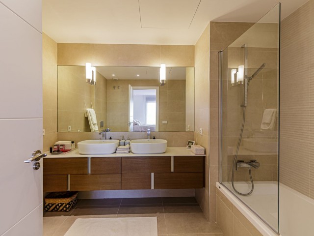 2 Bedrooms Apartment in Benahavís