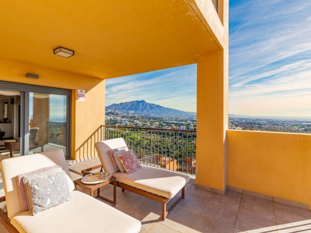 2 Bedrooms Apartment in Benahavís