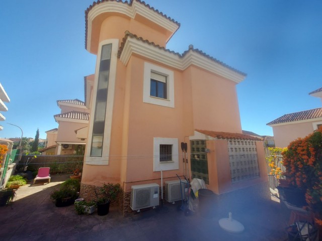 Rijtjeshuis, San Luis de Sabinillas, R5306377