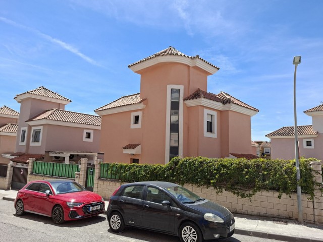 Rijtjeshuis, San Luis de Sabinillas, R5306377