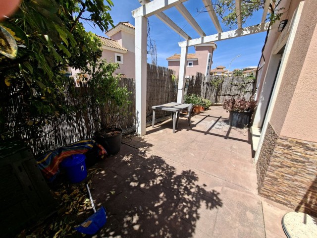 Rijtjeshuis, San Luis de Sabinillas, R5306377