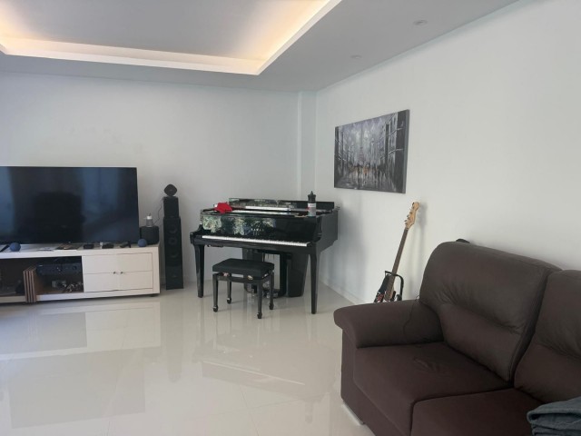 5 Bedrooms Villa in Benalmadena