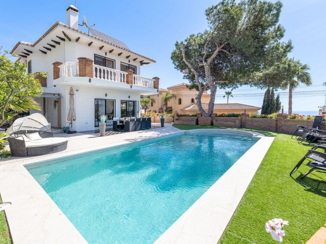4 Bedrooms Villa in Benalmadena