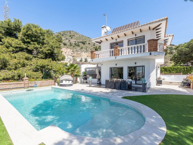 4 Bedrooms Villa in Benalmadena