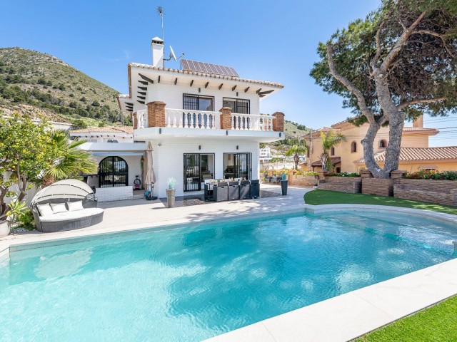 4 Bedrooms Villa in Benalmadena