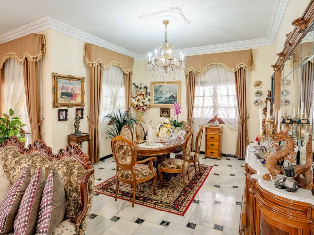 5 Bedrooms Villa in Los Pacos