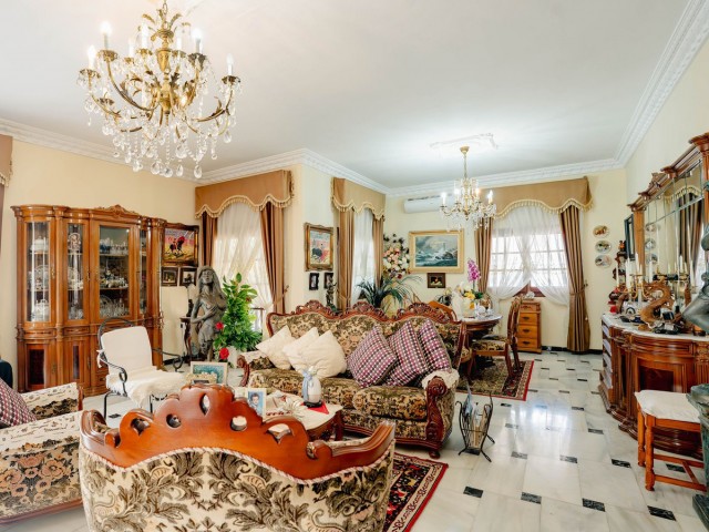 5 Bedrooms Villa in Los Pacos