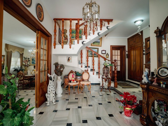 5 Bedrooms Villa in Los Pacos