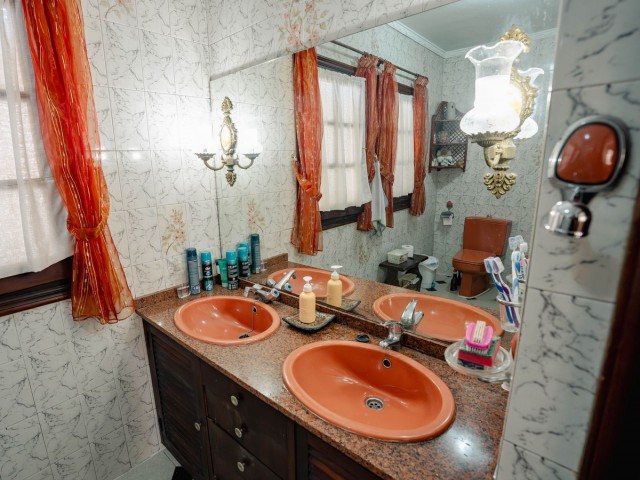 5 Bedrooms Villa in Los Pacos