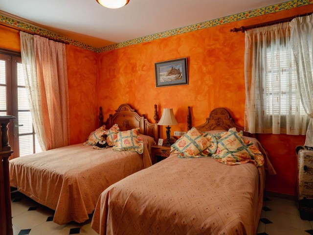 5 Bedrooms Villa in Los Pacos