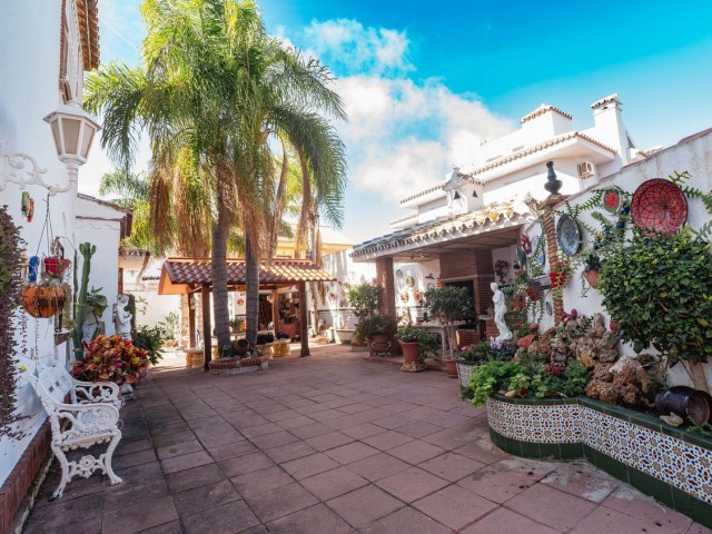 5 Bedrooms Villa in Los Pacos