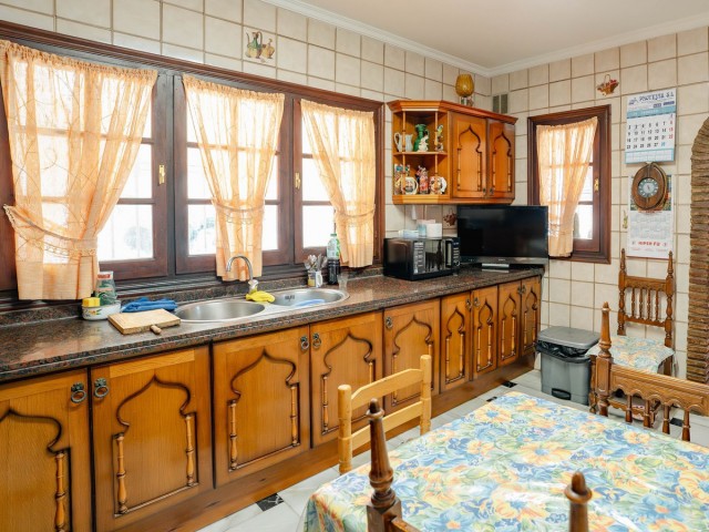 5 Bedrooms Villa in Los Pacos