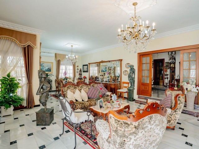 5 Bedrooms Villa in Los Pacos