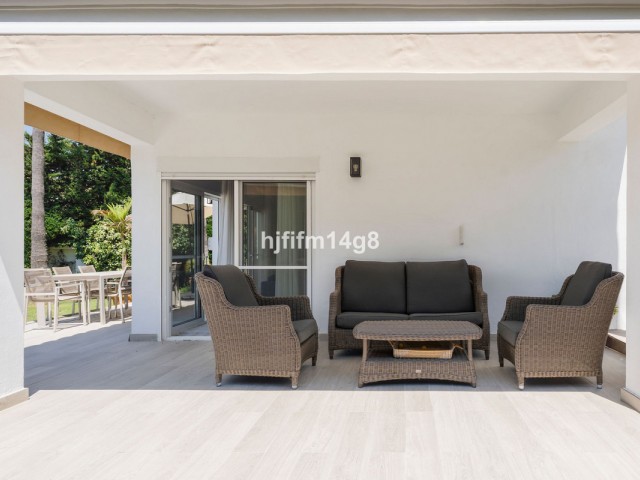 5 Bedrooms Villa in Nueva Andalucía