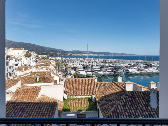 2 Bedrooms Apartment in Puerto Banús