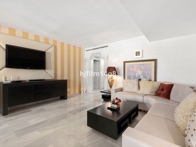 2 Bedrooms Apartment in Puerto Banús
