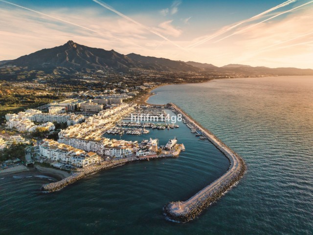 2 Bedrooms Apartment in Puerto Banús