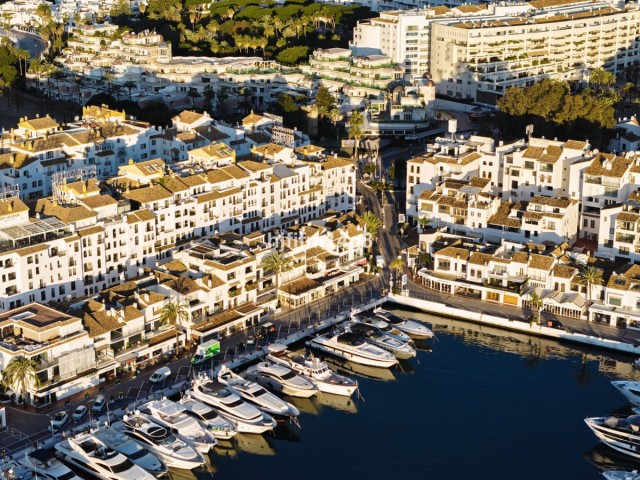 2 Bedrooms Apartment in Puerto Banús
