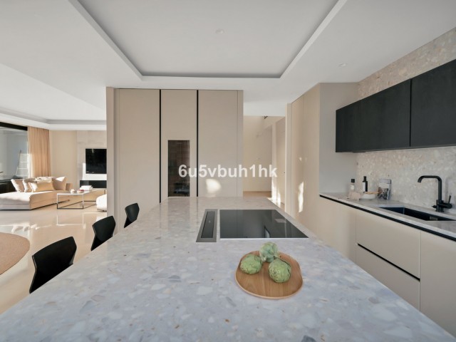 6 Bedrooms Villa in Marbella