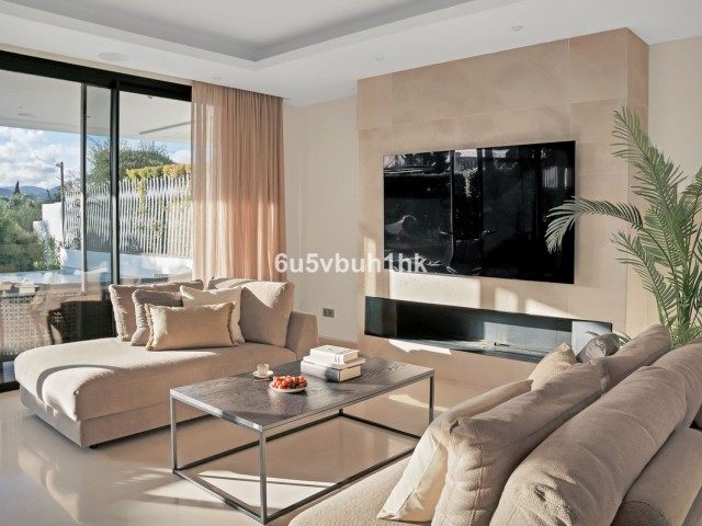 6 Bedrooms Villa in Marbella
