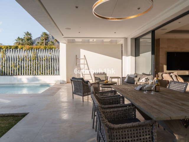 6 Bedrooms Villa in Marbella