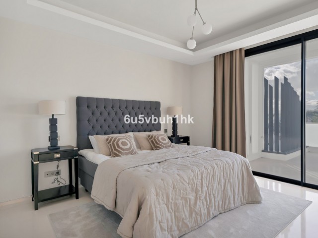 6 Bedrooms Villa in Marbella