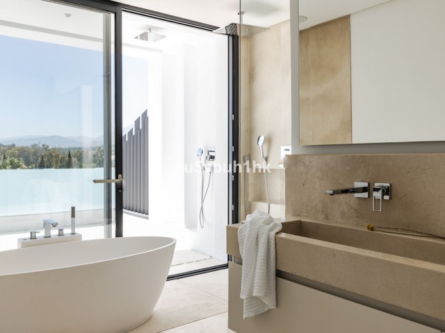 6 Bedrooms Villa in Marbella