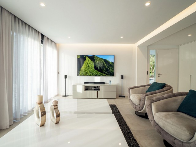 5 Bedrooms Villa in Nueva Andalucía