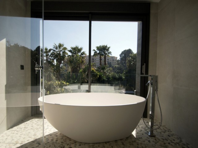 5 Bedrooms Villa in Nueva Andalucía