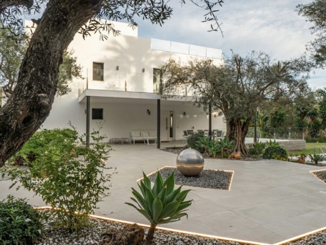 5 Bedrooms Villa in Nueva Andalucía